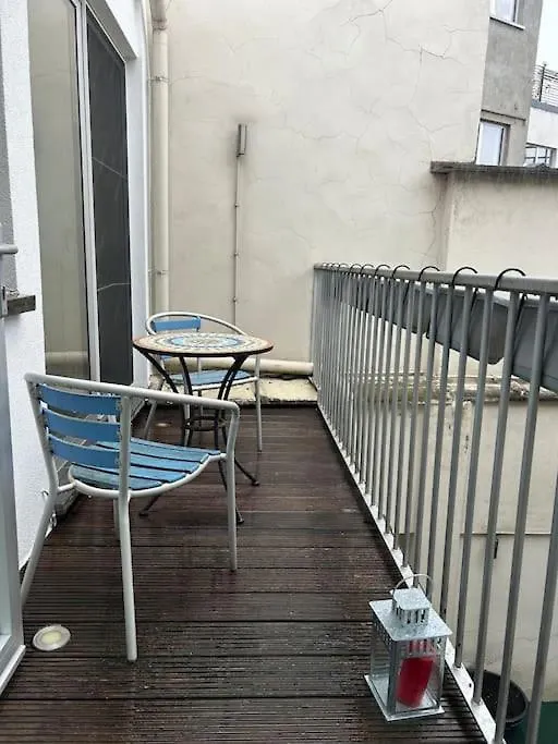 Down Town Spacious Duplex With Private Parking & Game Room Brussels Apartment