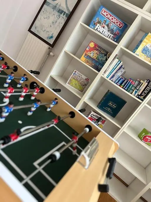 Down Town Spacious Duplex With Private Parking & Game Room Brussels