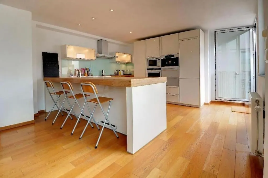 Down Town Spacious Duplex With Private Parking & Game Room Brussels Belgium